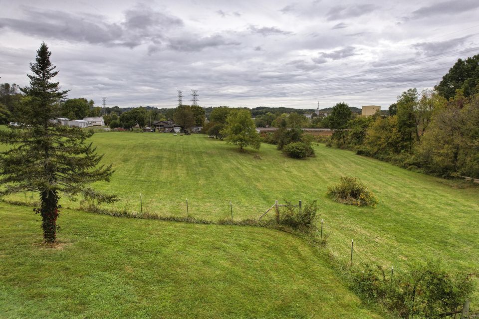 Photo #5: 189 Woodlyn Road