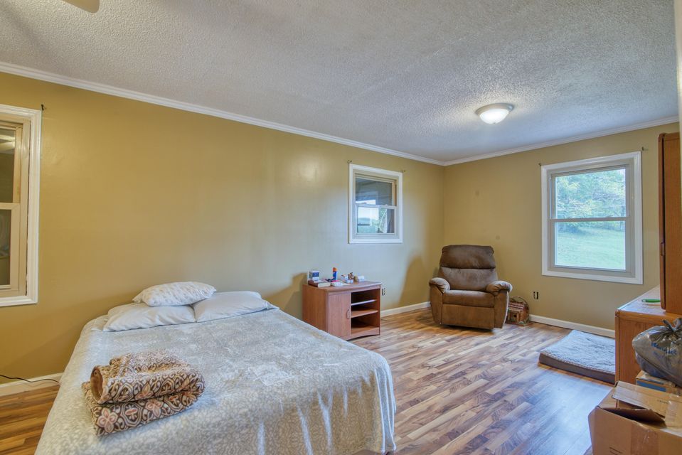 Photo #13: 189 Woodlyn Road