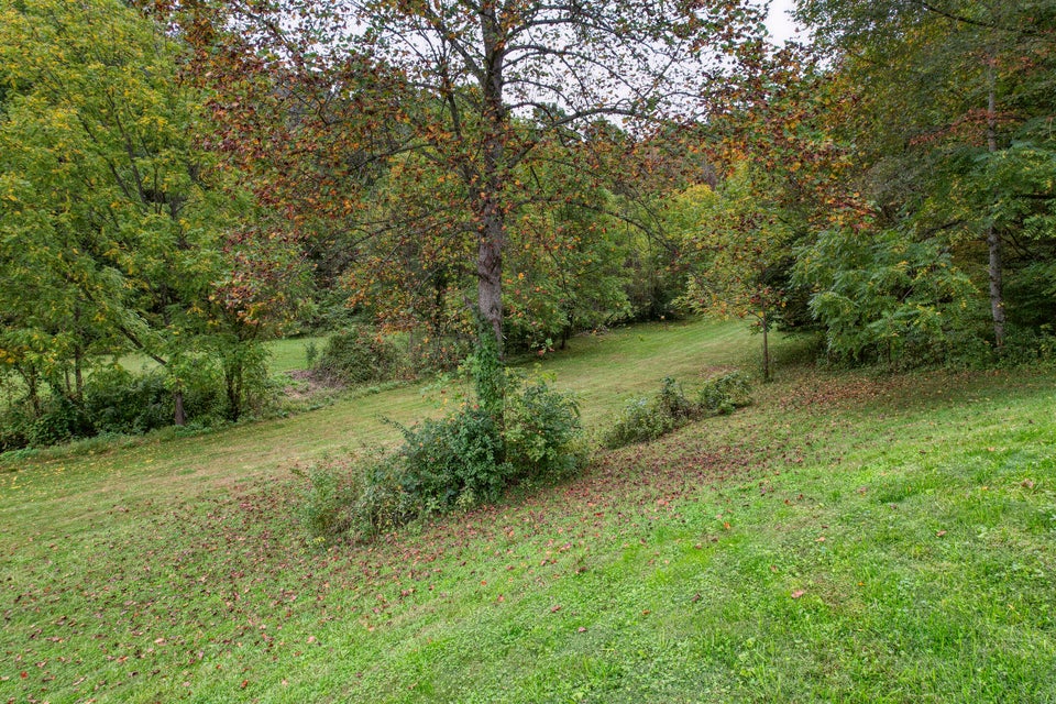 Photo #28: 189 Woodlyn Road