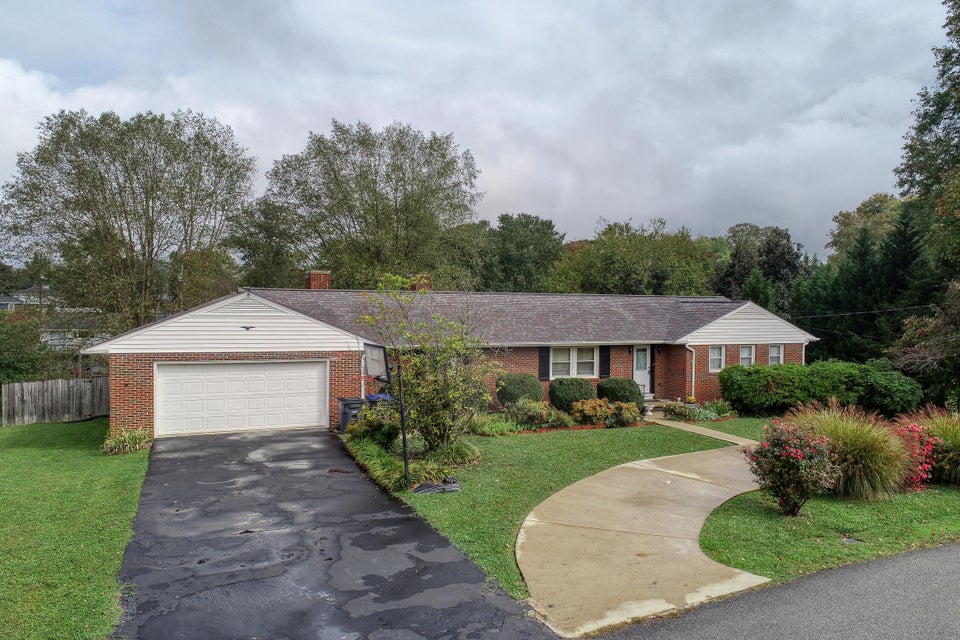Photo #3: 408 Manderley Road