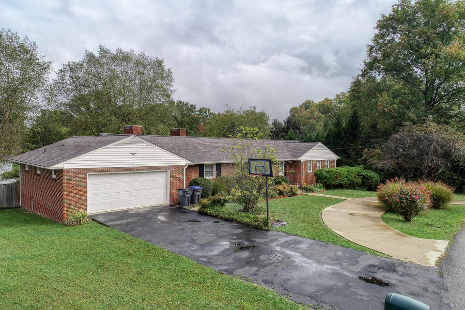 Photo #4: 408 Manderley Road