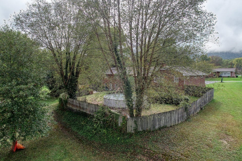Photo #17: 408 Manderley Road