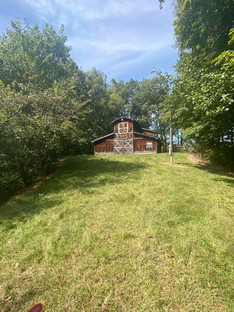 Photo #3: 180 White Hollow Way