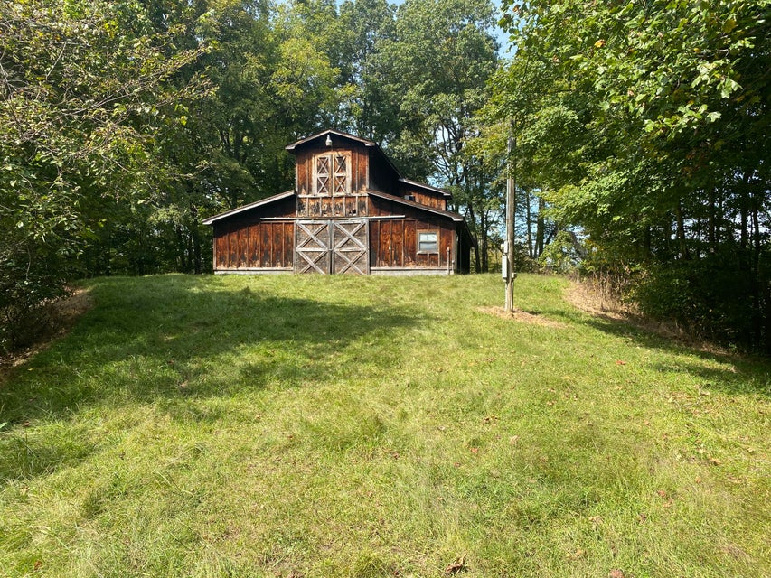 Photo #4: 180 White Hollow Way
