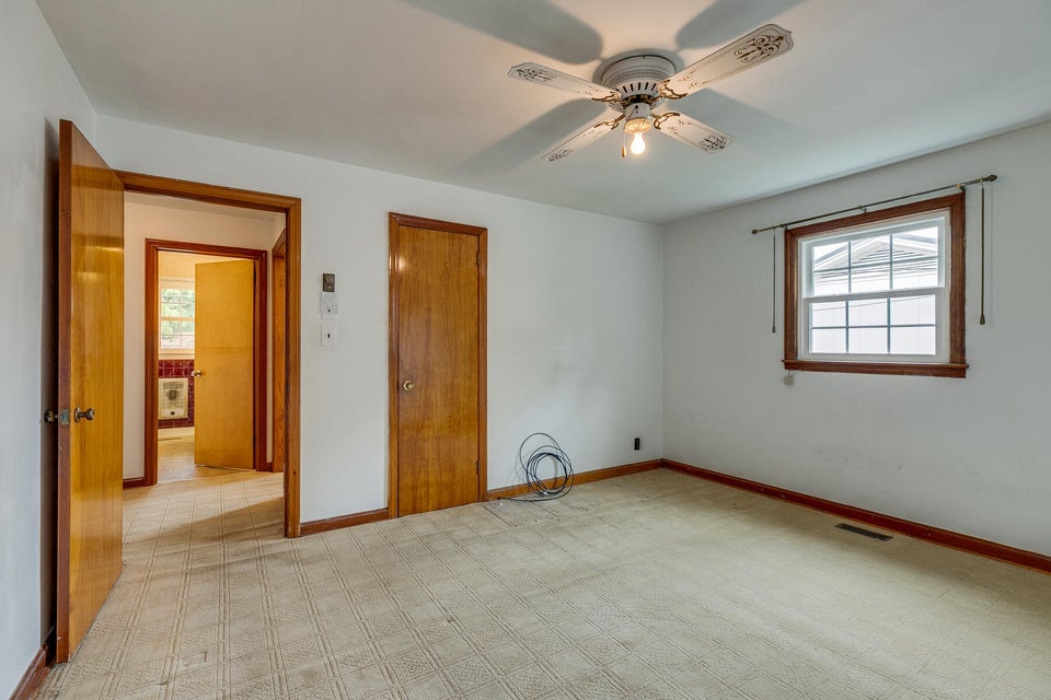 Photo #18: 806 Harding Avenue