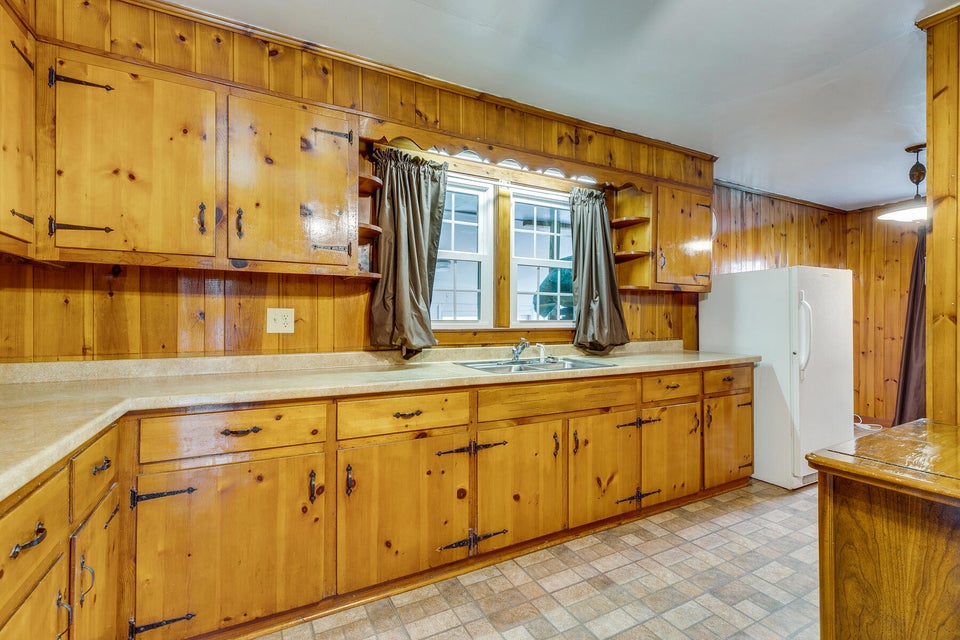 Photo #9: 806 Harding Avenue