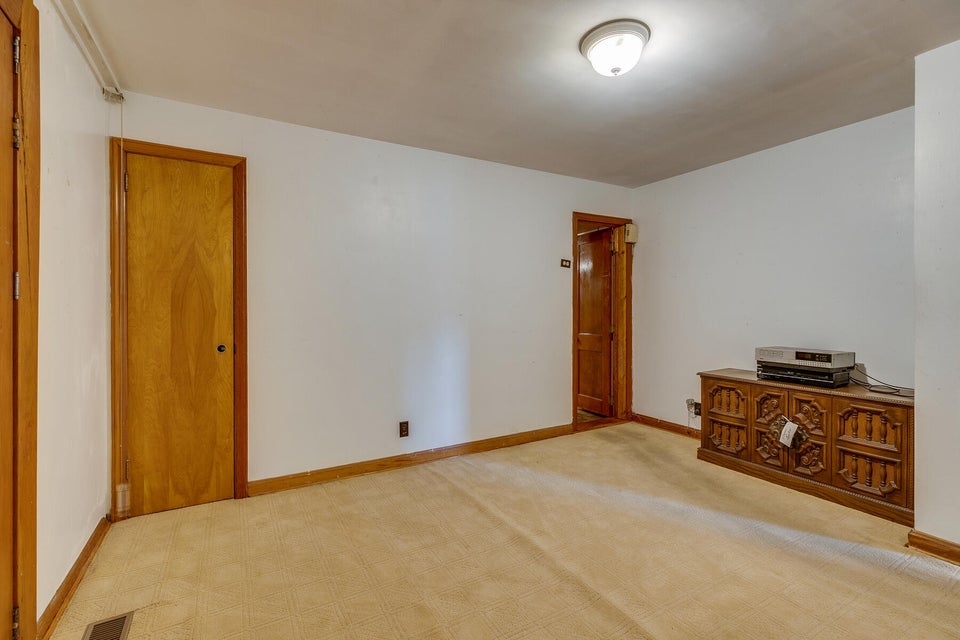 Photo #17: 806 Harding Avenue
