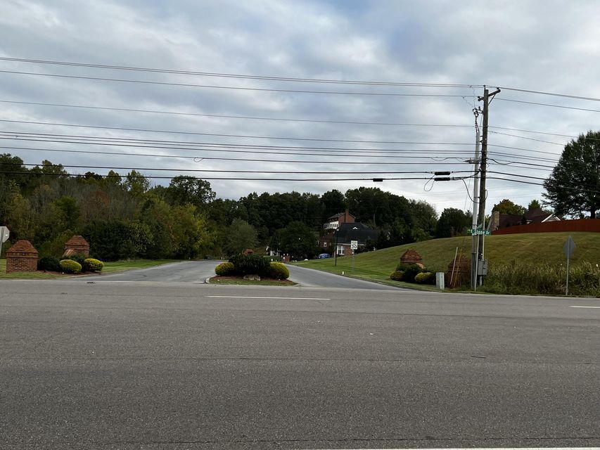 Photo #3: 1000 Windridge Drive