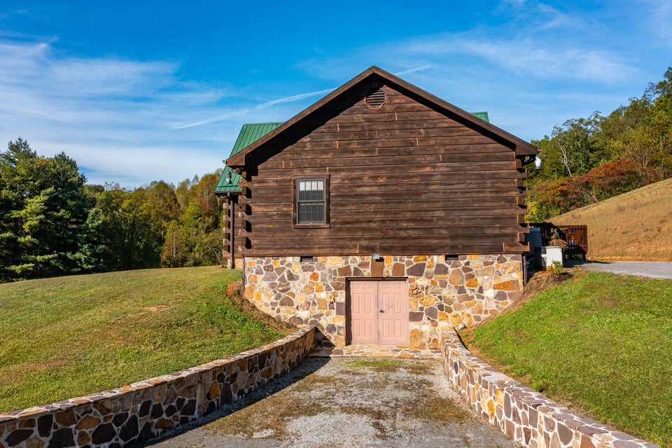 Photo #4: 422 Hillside Lane