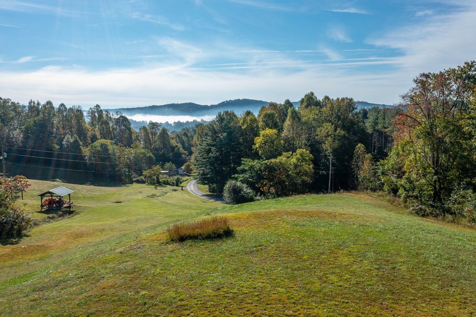 Photo #5: 422 Hillside Lane