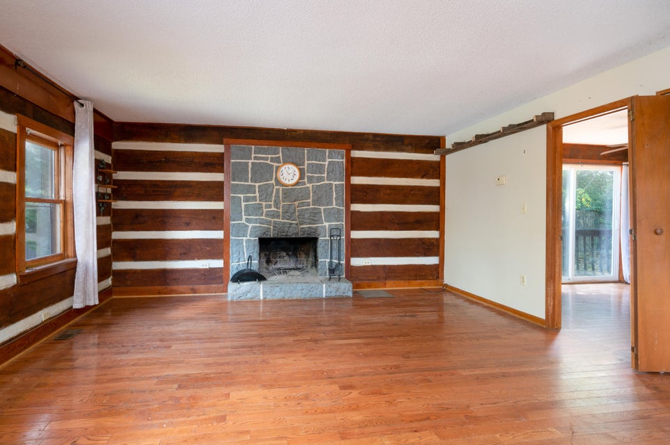Photo #4: 2822 Walnut Street