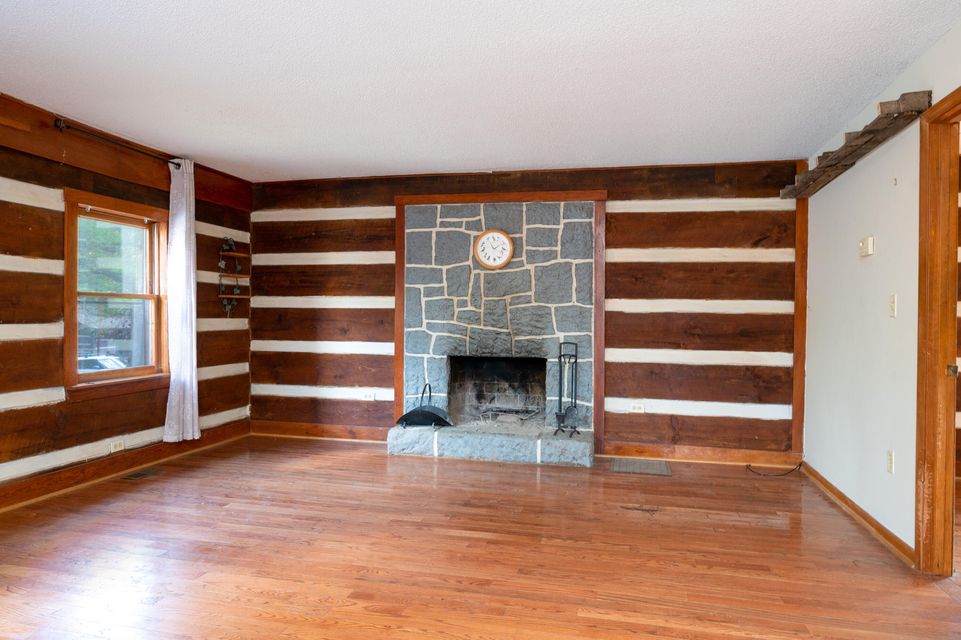 Photo #5: 2822 Walnut Street