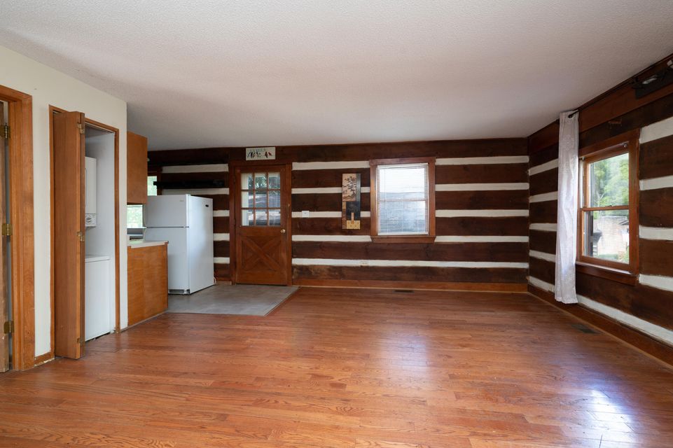 Photo #7: 2822 Walnut Street