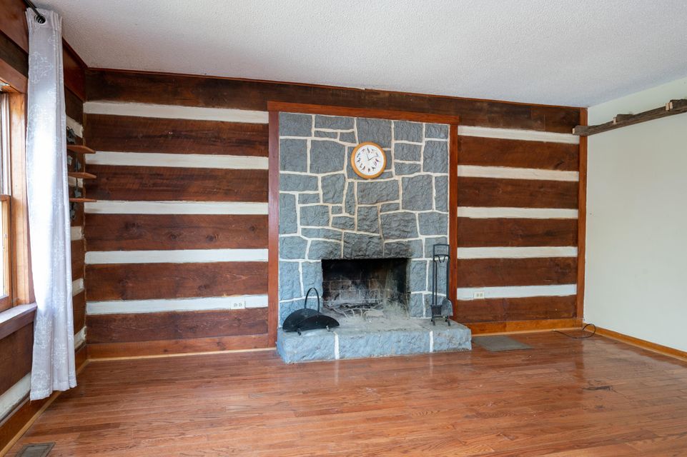 Photo #9: 2822 Walnut Street