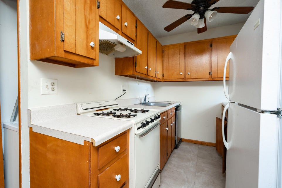 Photo #13: 2822 Walnut Street