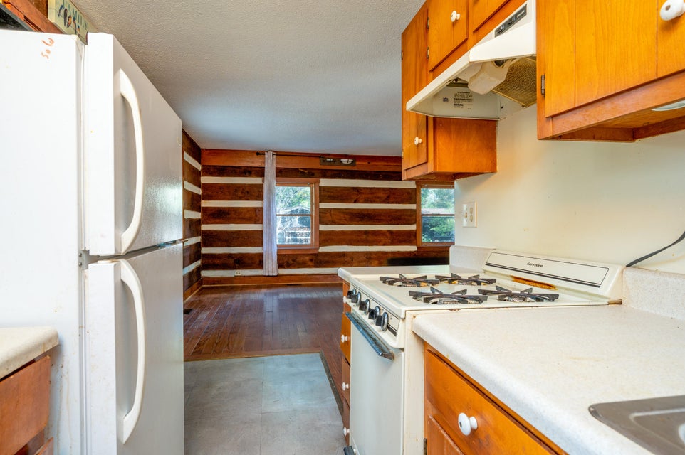 Photo #15: 2822 Walnut Street