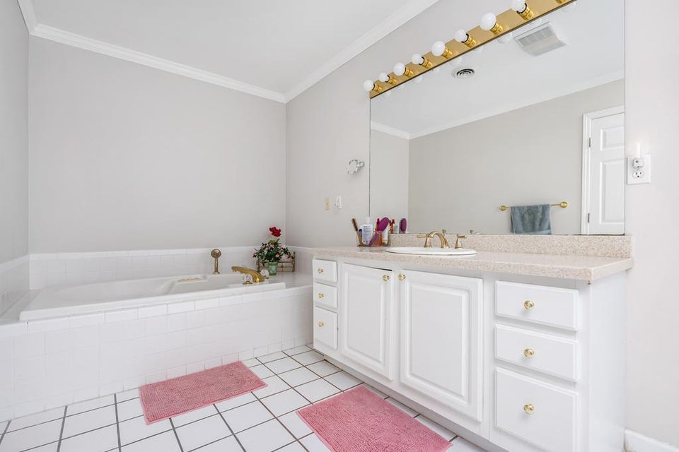 Photo #37: 3414 Berkshire Cir Circle