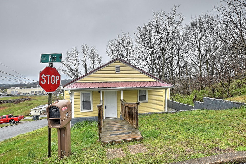 Photo #2: 301 Pine Street