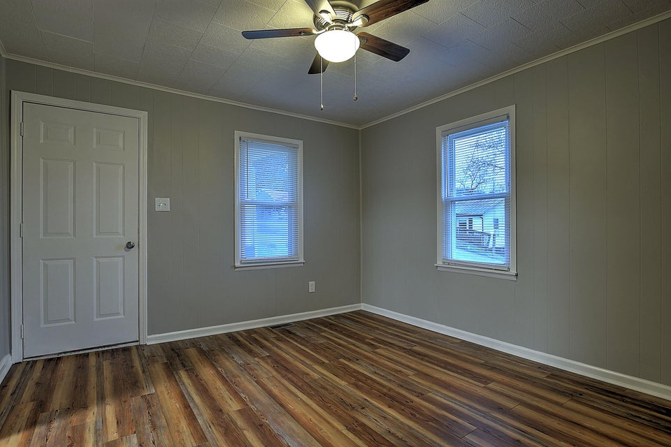Photo #7: 301 Pine Street