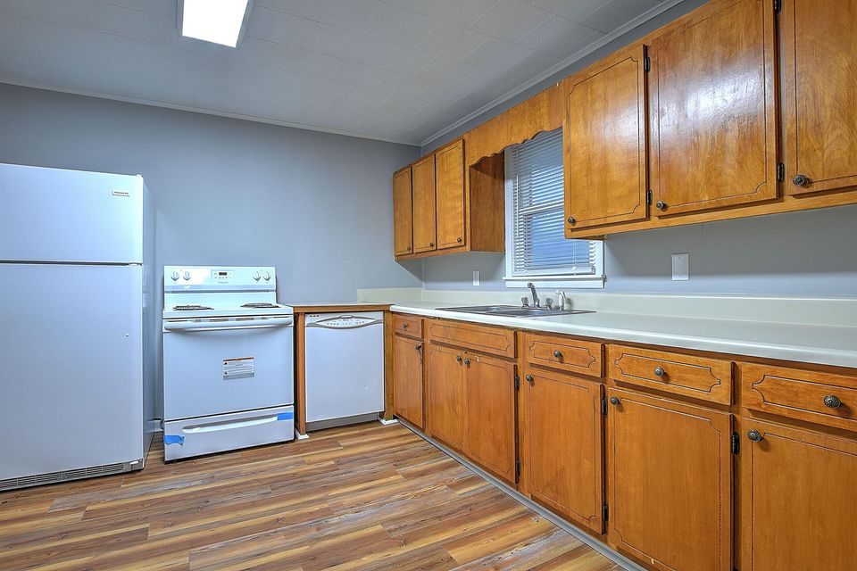 Photo #14: 301 Pine Street