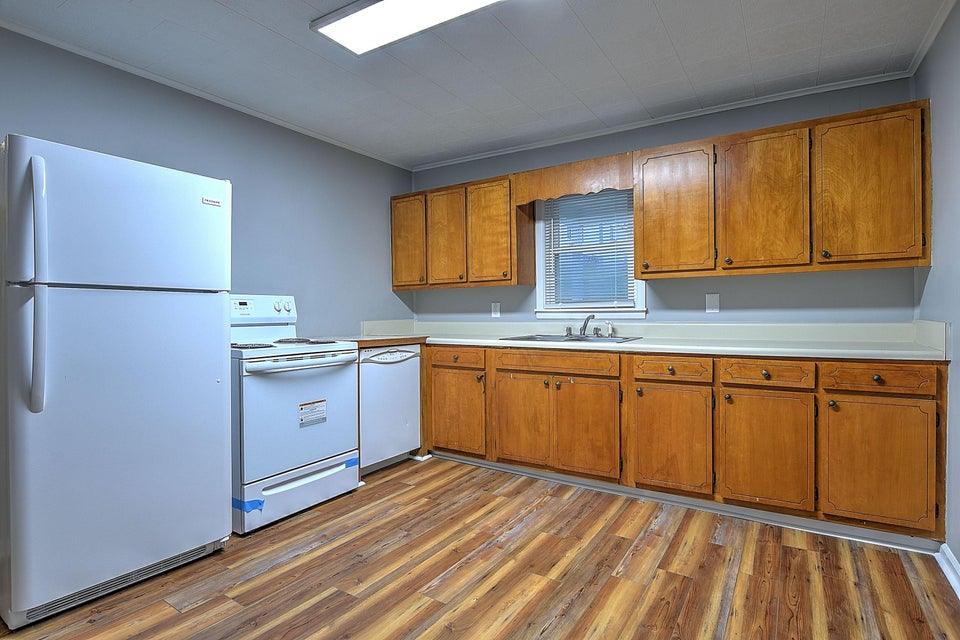 Photo #15: 301 Pine Street