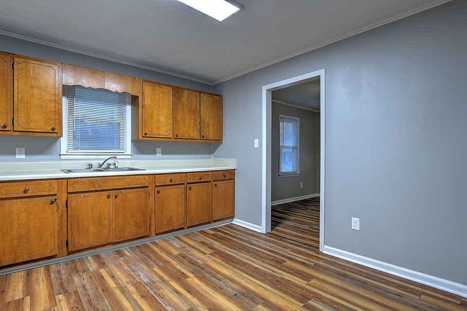 Photo #17: 301 Pine Street
