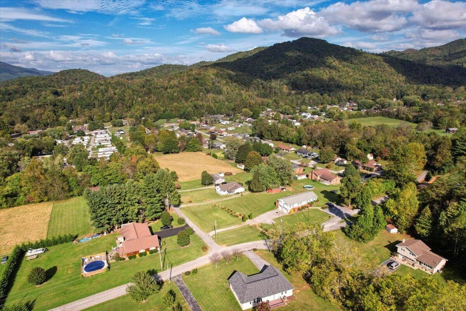 Photo #37: 1025 Riddle Road