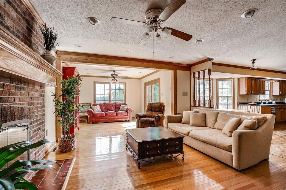 Photo #3: 6 Pine Timbers Court