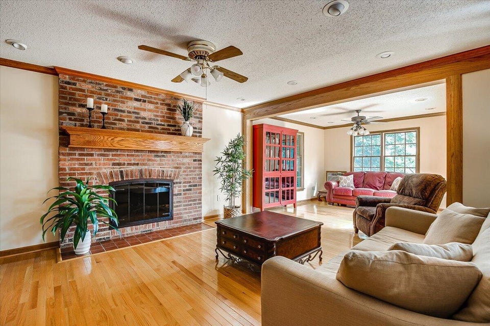 Photo #2: 6 Pine Timbers Court