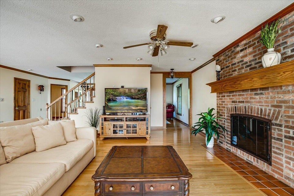 Photo #13: 6 Pine Timbers Court