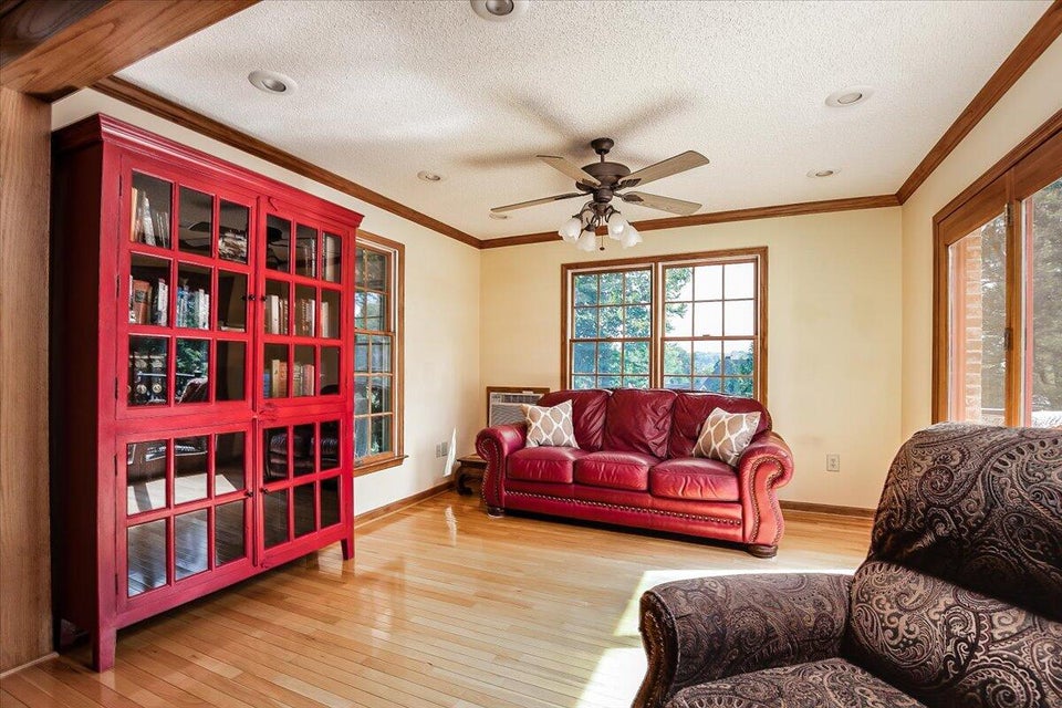 Photo #15: 6 Pine Timbers Court