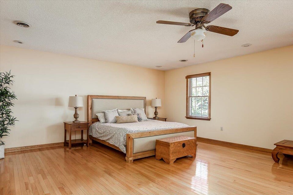 Photo #26: 6 Pine Timbers Court