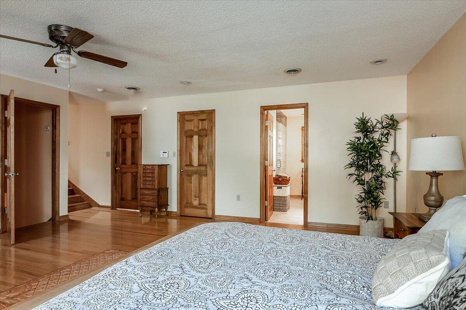 Photo #27: 6 Pine Timbers Court