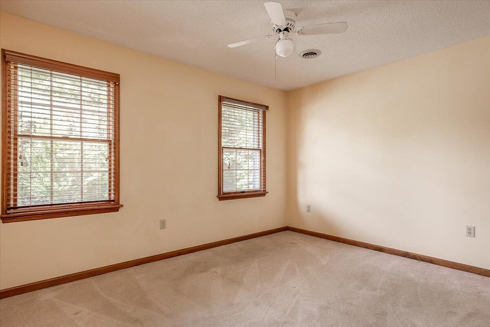 Photo #31: 6 Pine Timbers Court
