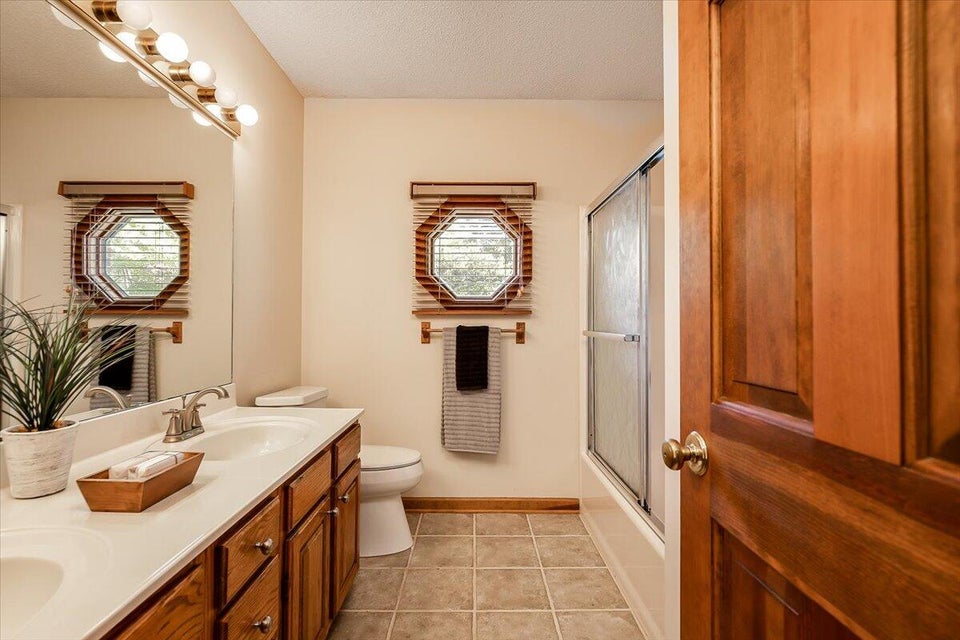 Photo #32: 6 Pine Timbers Court
