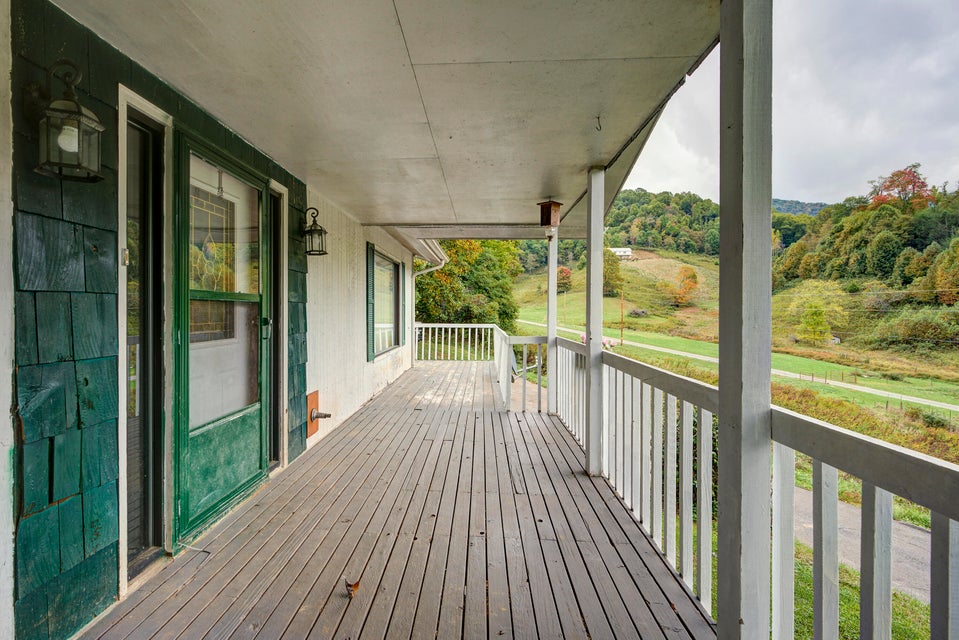 Photo #31: 102 Heaton Ridge Road