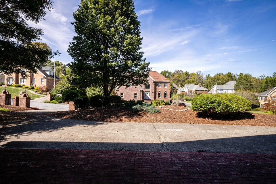 Photo #4: 2001 Buckingham Court