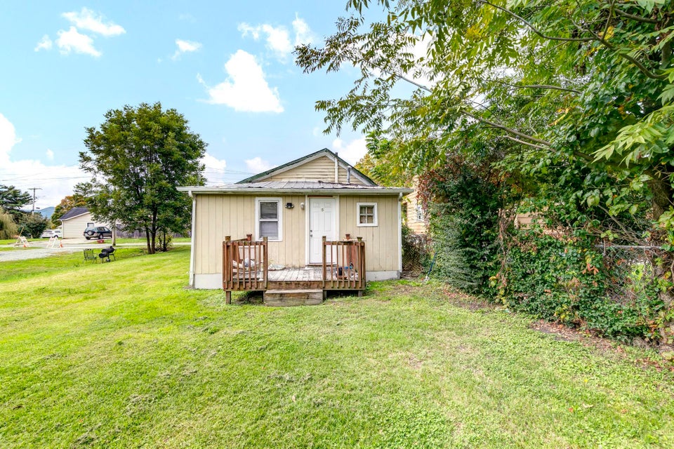 Photo #7: 906 Boone Street
