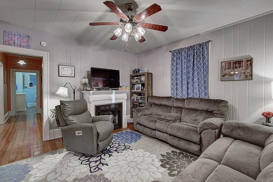 Photo #9: 817 Roan Street