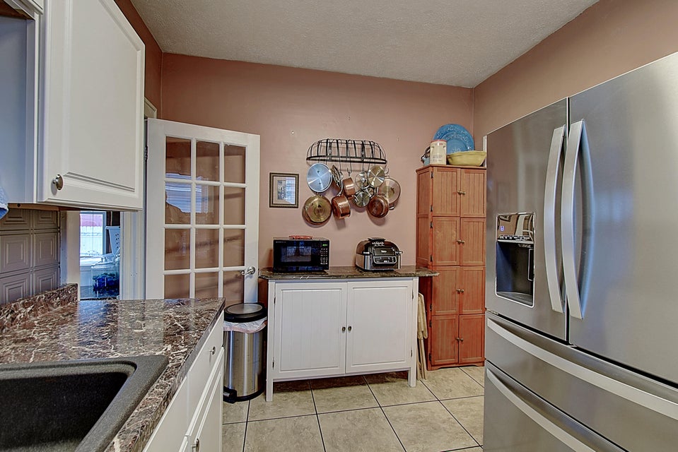 Photo #20: 817 Roan Street