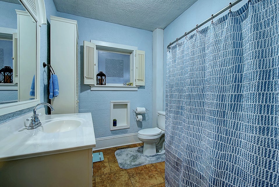 Photo #22: 817 Roan Street