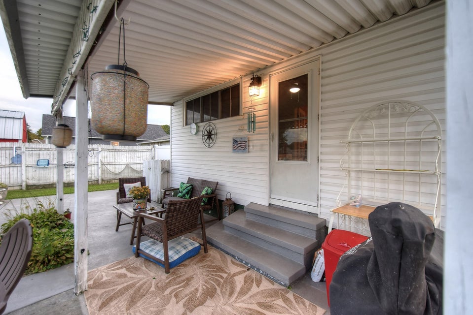 Photo #24: 817 Roan Street