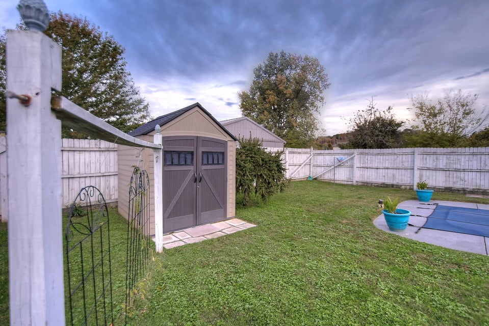 Photo #31: 817 Roan Street