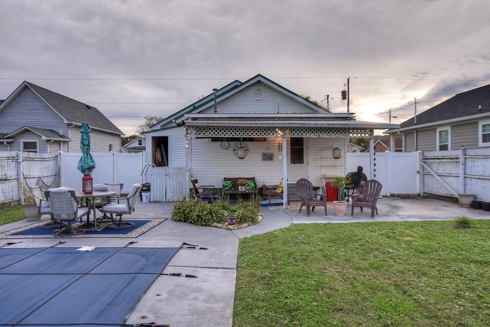Photo #32: 817 Roan Street