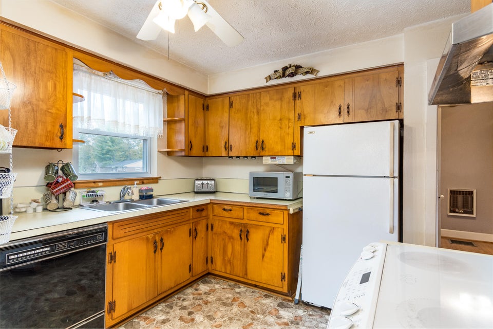Photo #9: 1015 7th Street