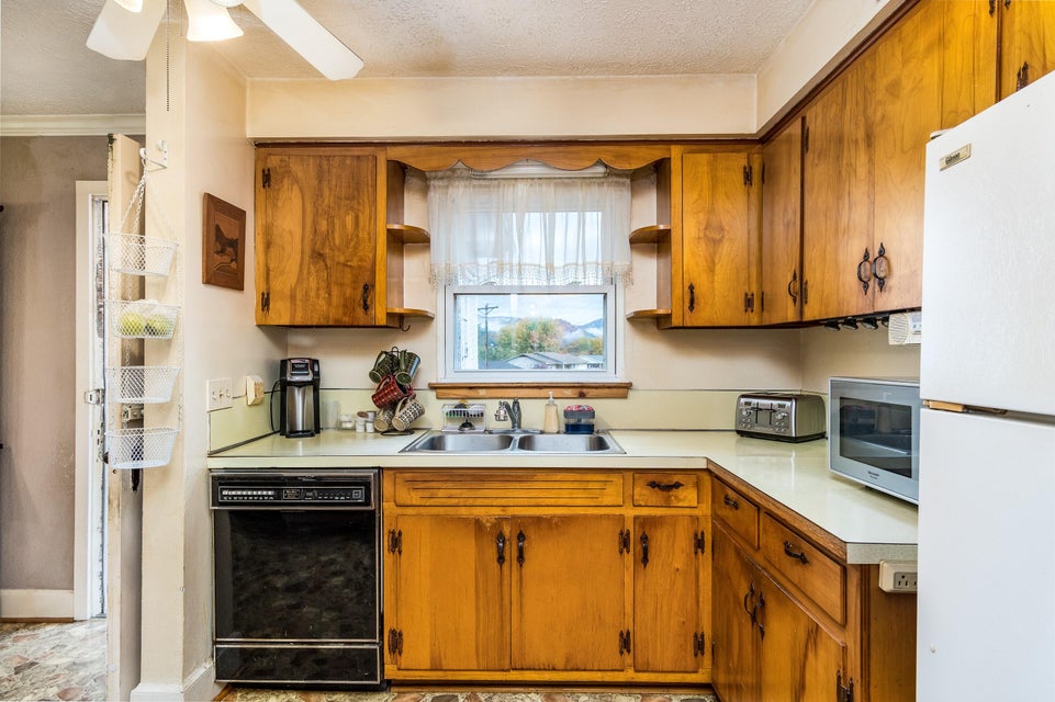 Photo #10: 1015 7th Street