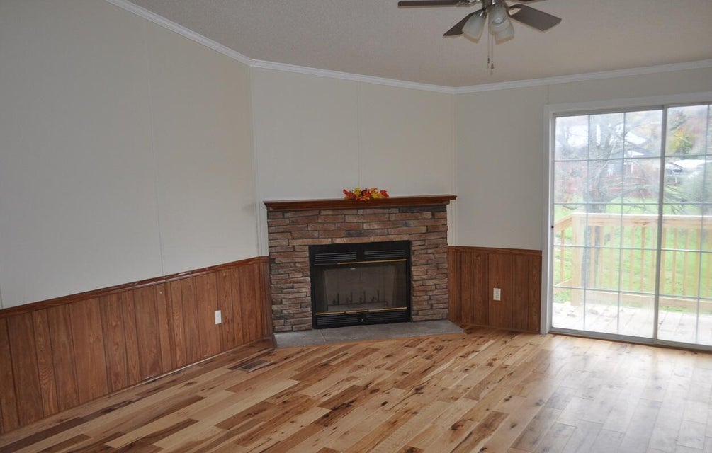 Photo #5: 814 University Street