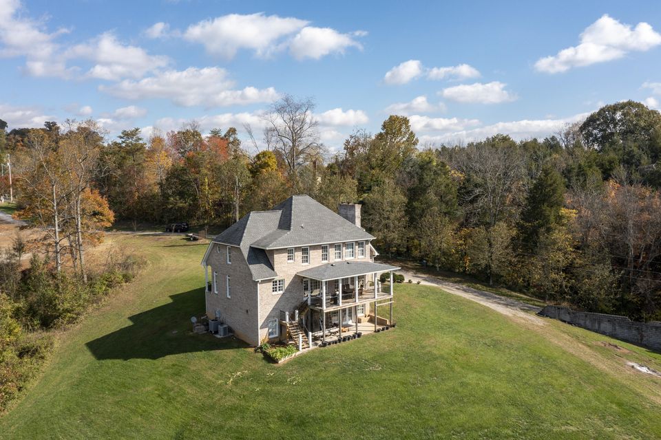 Photo #6: 320 Southwood Drive