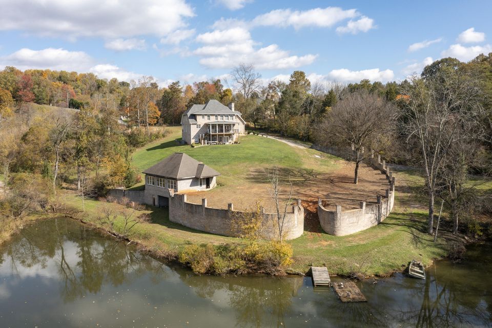 Photo #10: 320 Southwood Drive