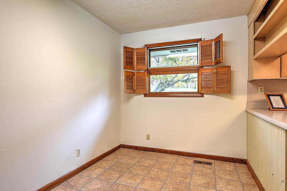 Photo #17: 4728 Edens View Road